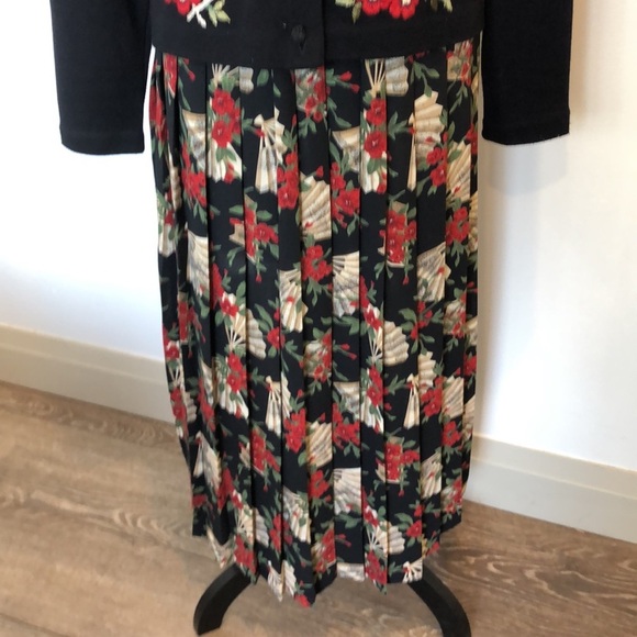 Susan Bristol VTG sweater pleated skirt set holiday  with floral red black SZ 10 - Picture 3 of 16